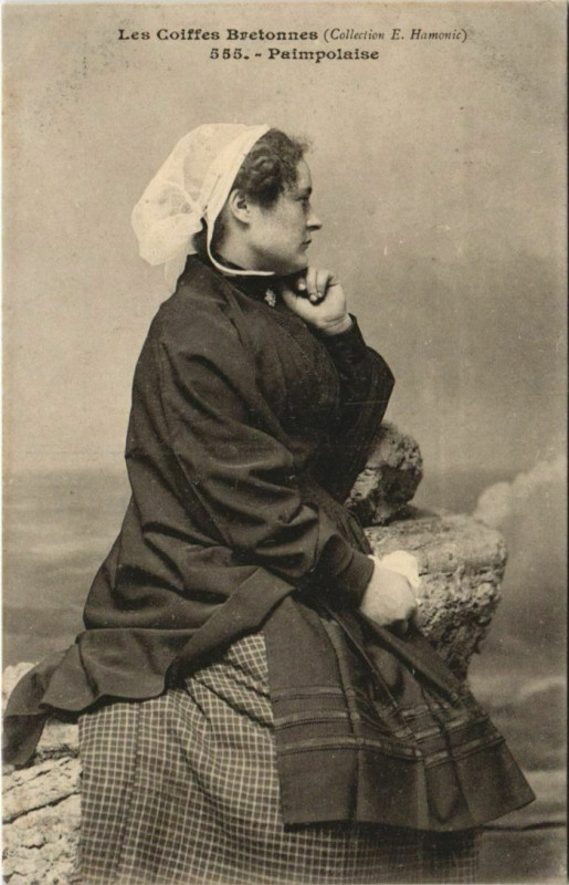 Carte postale ancienne Les Coiffes Bretonnes Paimpolaise France à Paimpol
