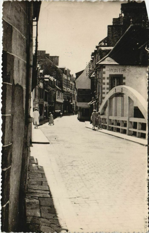 Carte postale ancienne Pontrieux La rue Saint-Yves France à Pontrieux