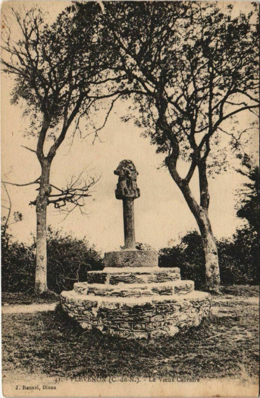 Carte postale ancienne Plevenon Le Vieux Calvaire France