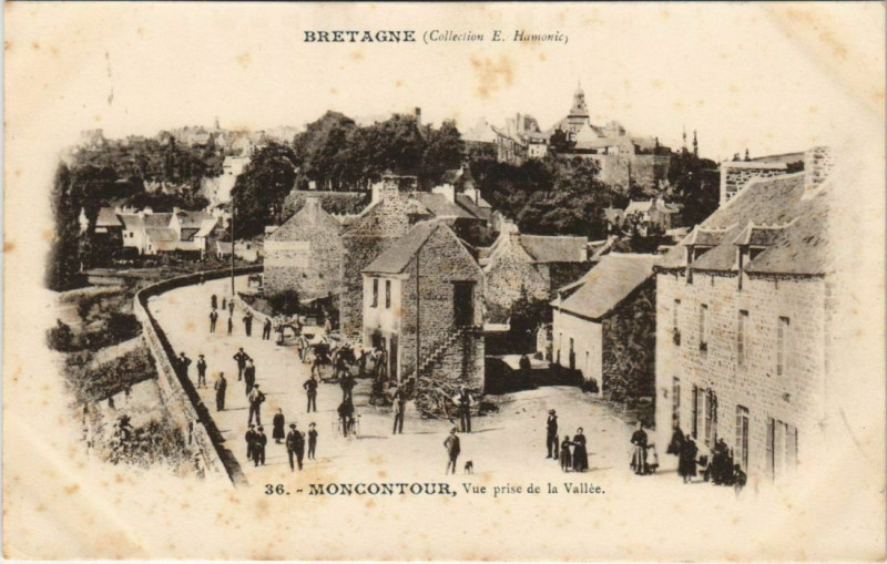 Carte postale ancienne Moncontour Vue prise de la Vallee France à Moncontour