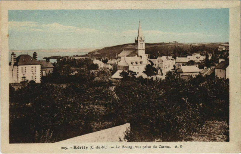 Carte postale ancienne Kerity Le Bourg, vue prise du Carrec France