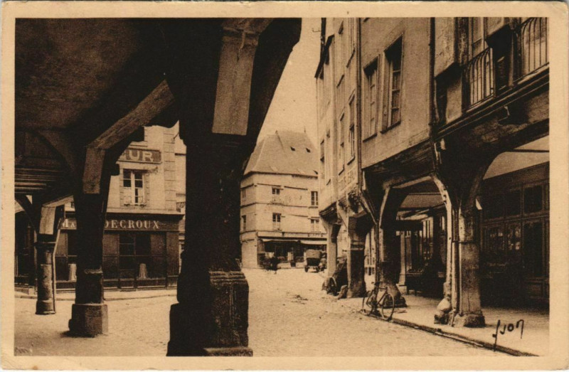 Carte postale ancienne Dinan Maisons des porches France à Dinan