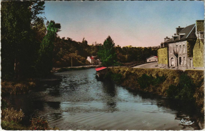 Carte postale ancienne Pontrieux Rue du Quai France à Pontrieux