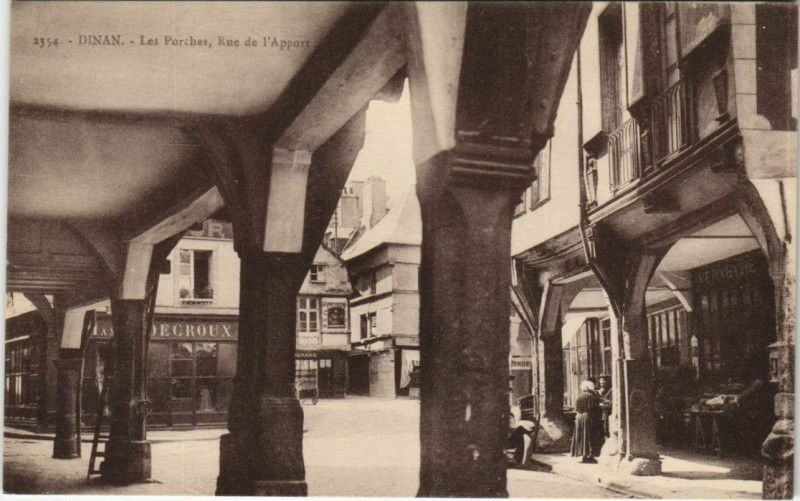 Carte postale ancienne Dinan Les Rochers, Rue de l'Apport France à Dinan