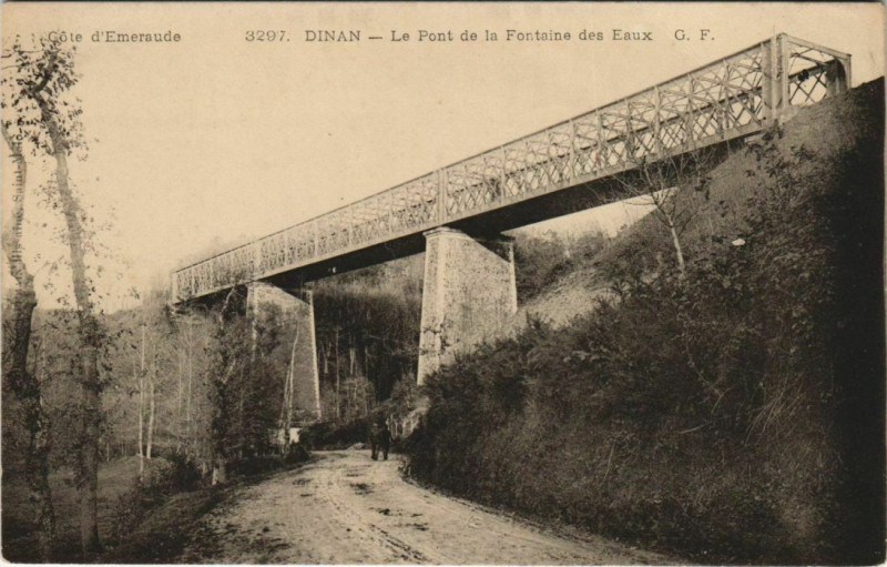 Carte postale ancienne Dinan Le Pont de la Fontaine des Eaux France à Dinan