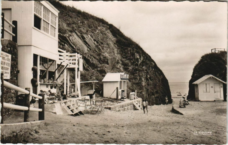 Carte postale ancienne Binic Le Goulet, Arrivee a la plage France