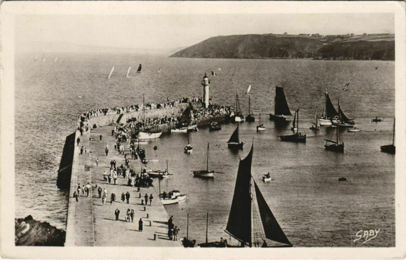 Carte postale ancienne Binic La Jetee et les barques France