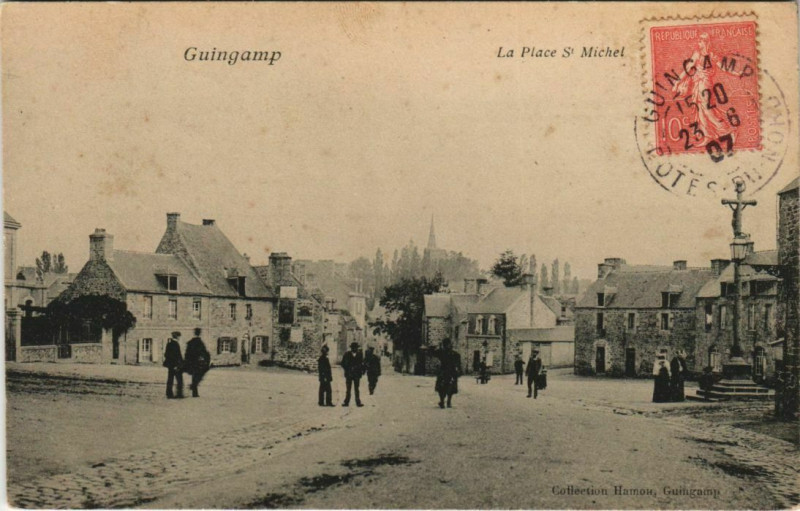 Carte postale ancienne Guingamp La Place St.Michel France à Guingamp