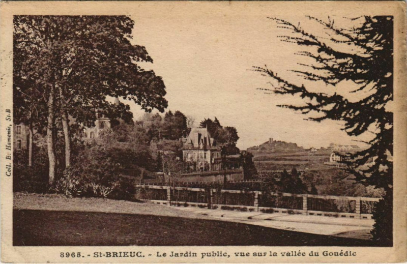 Carte postale ancienne Saint Brieuc Le Jardin public France à Saint-Brieuc