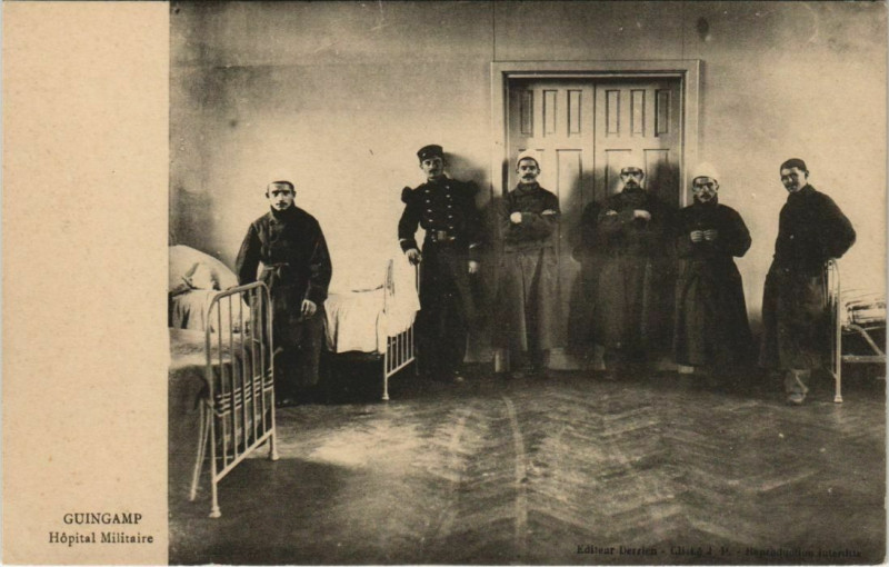 Carte postale ancienne Guingamp Hopital Militaire France à Guingamp