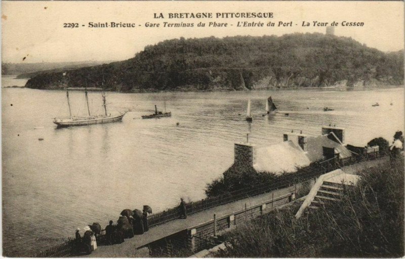 Carte postale ancienne Saint Brieuc Gare Terminus du Phare France à Saint-Brieuc
