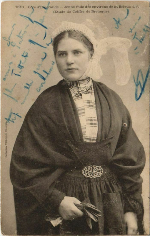 Carte postale ancienne Saint Brieuc Jeune Fille France à Saint-Brieuc