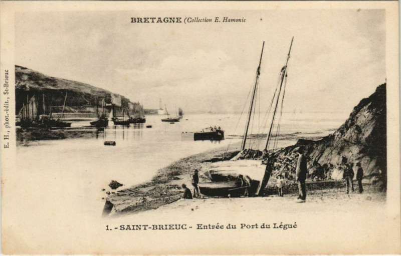 Carte postale ancienne Entrée du Port du Légué à Saint-Brieuc