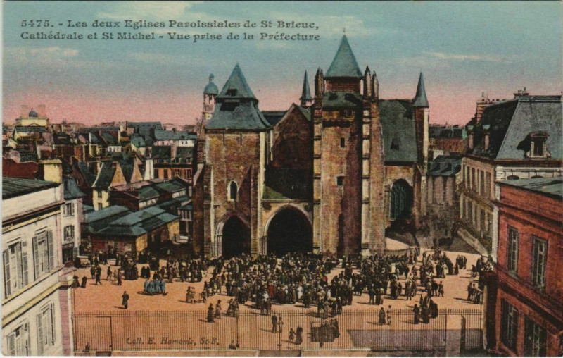 Carte postale ancienne Saint Brieuc Les deux Eglises Paroissiales France à Saint-Brieuc