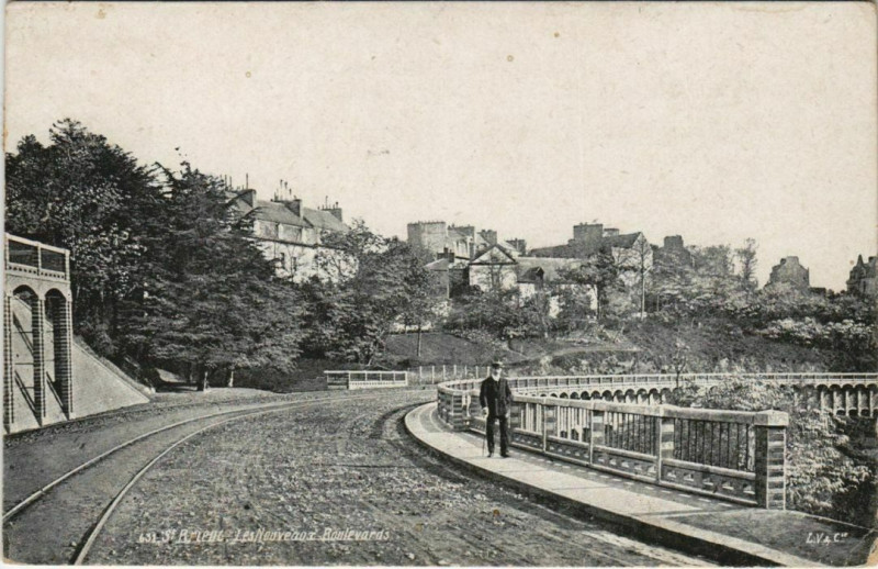 Carte postale ancienne Saint Brieuc Les Nouveaux Boulevards France à Saint-Brieuc