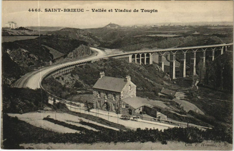 Carte postale ancienne Saint Brieuc Vallee et Viaduc de Toupin France à Saint-Brieuc