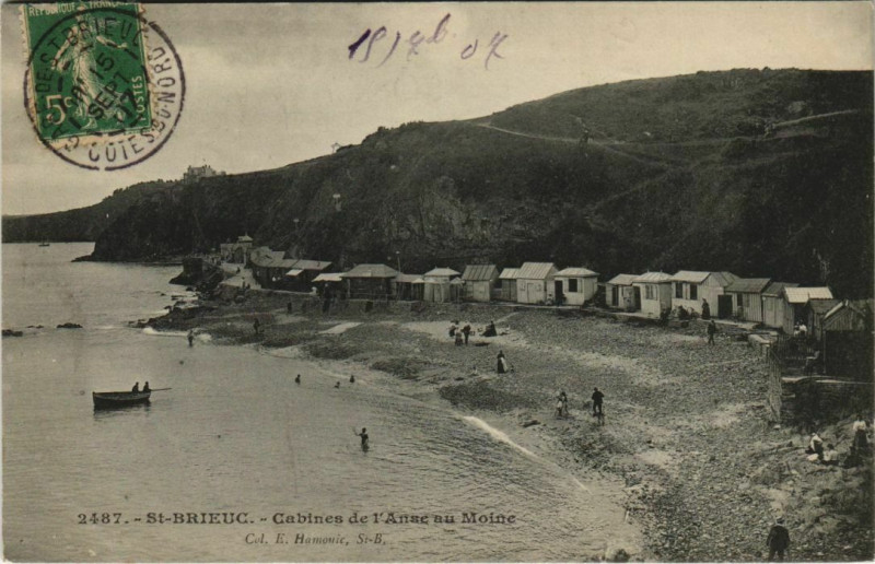 Carte postale ancienne Saint Brieuc Cabines de l'Anse au Moine France à Saint-Brieuc