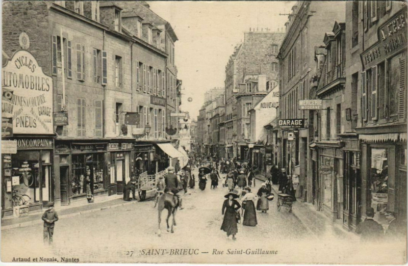 Carte postale ancienne Saint Brieuc Rue St.Guillaume France à Saint-Brieuc