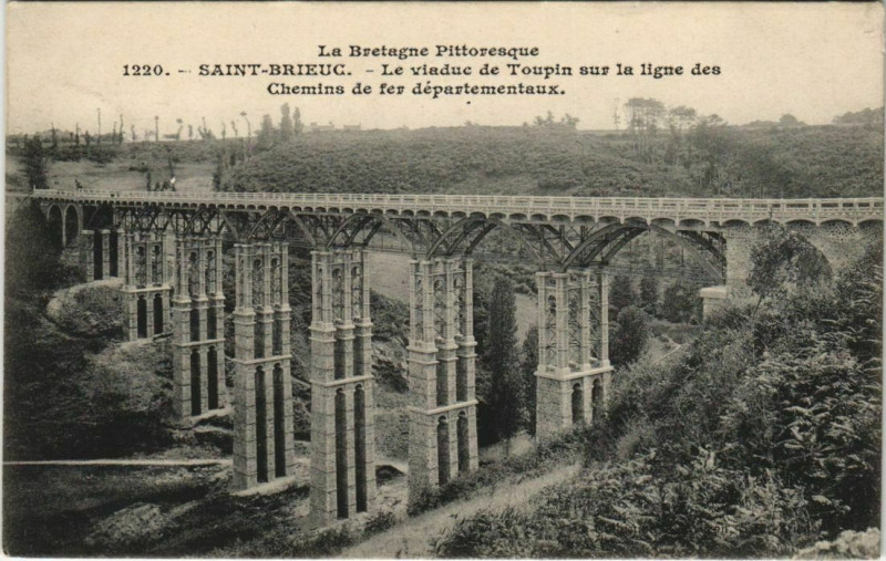 Carte postale ancienne Saint Brieuc Le viaduc de Toupin s la ligne France à Saint-Brieuc