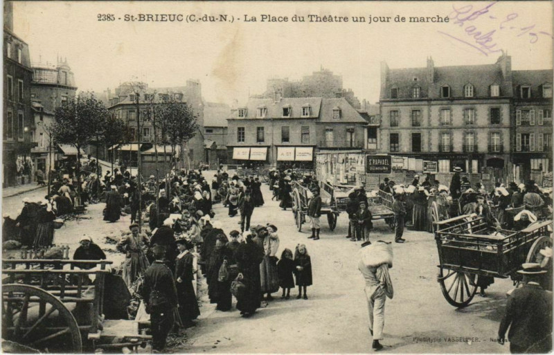Carte postale ancienne Saint Brieuc La Place du Theatre France à Saint-Brieuc