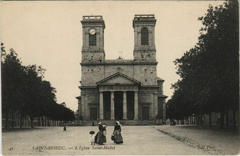 Carte postale ancienne Saint Brieuc L'Eglise Saint-Michel France à Saint-Brieuc