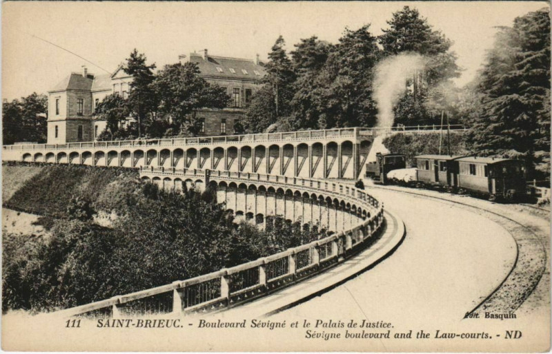 Carte postale ancienne Saint Brieuc Boulevard Sevigne France à Saint-Brieuc