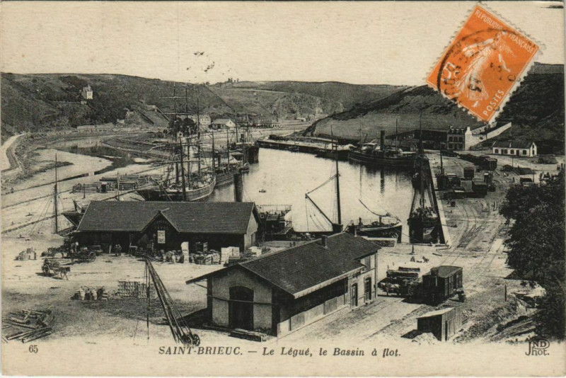 Carte postale ancienne Saint Brieuc Le Legue, le Bassin a flot France à Saint-Brieuc