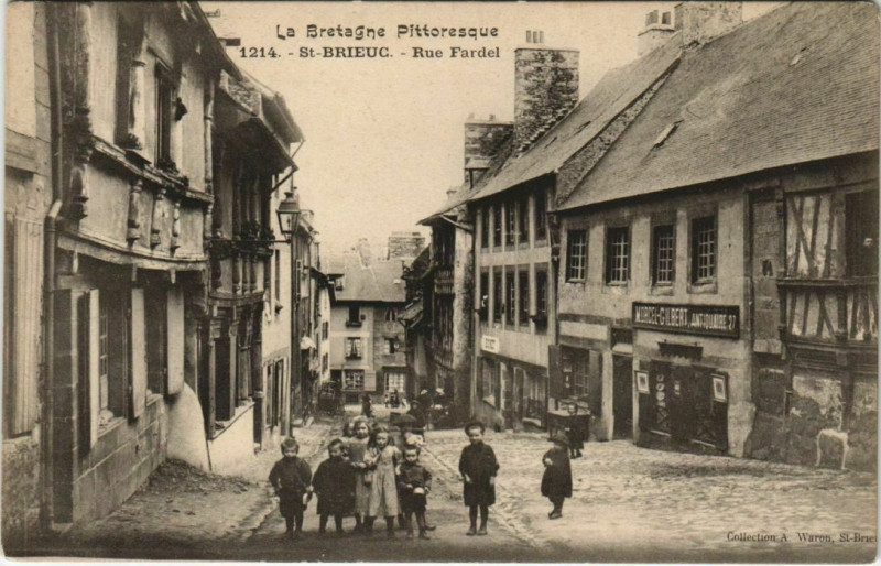 Carte postale ancienne Saint Brieuc Rue Fardel France à Saint-Brieuc