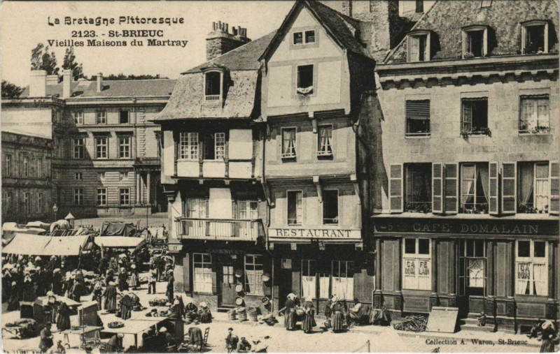 Carte postale ancienne Saint Brieuc Vieilles Maisons du Martray France à Saint-Brieuc