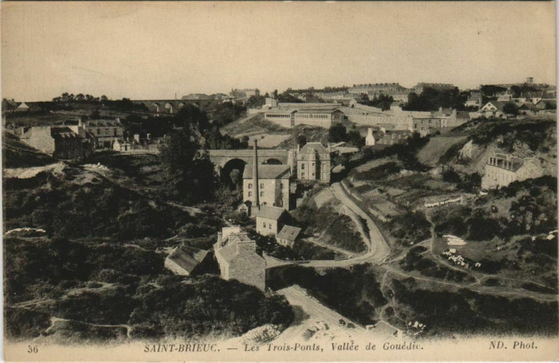 Carte postale ancienne Saint Brieuc Les Trois Ponts, Vallee Gouedic France à Saint-Brieuc