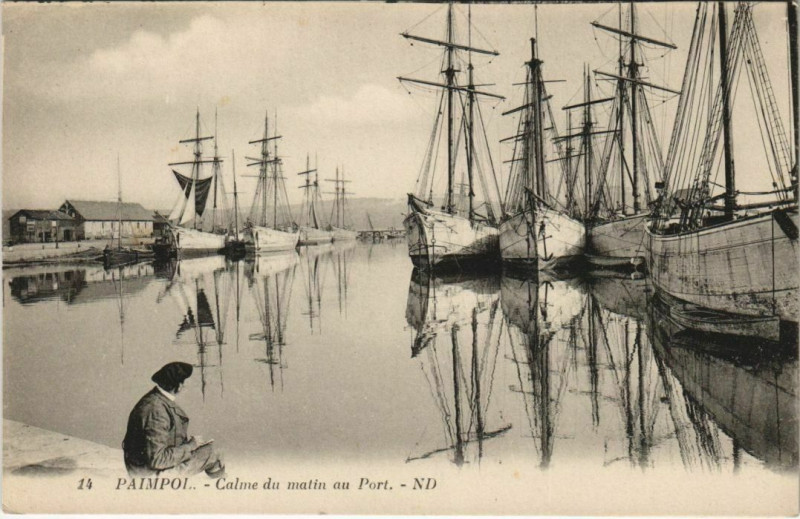 Carte postale ancienne Paimpol Calme du matin au Port France à Paimpol