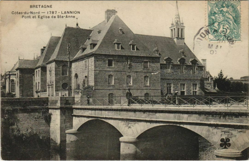 Carte postale ancienne Lannion Pont et Eglise de Sainte-Anne France à Lannion