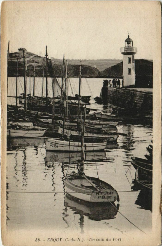 Carte postale ancienne Erquy Un Coin du Port France à Erquy