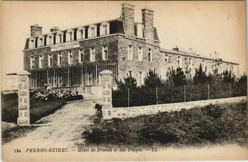 Carte postale ancienne Perros-Guirec Hotel de France et des Plages France à Perros-Guirec