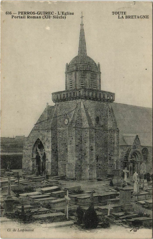 Carte postale ancienne Perros-Guirec L'Eglise, Portail Roman France à Perros-Guirec