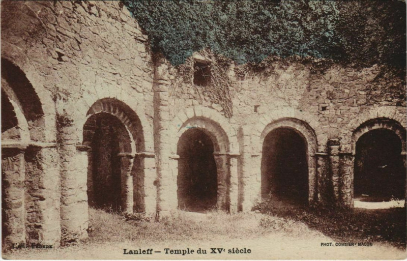 Carte postale ancienne Paimpol Temple du Xve siecle France à Paimpol