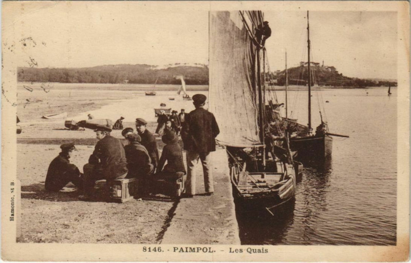 Carte postale ancienne Paimpol Les Quais France à Paimpol