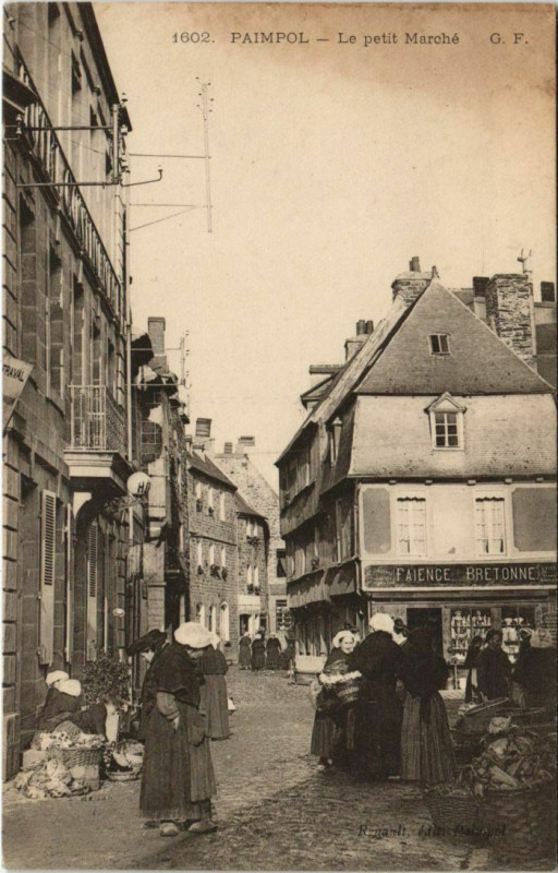 Carte postale ancienne Paimpol Le petit Marche France à Paimpol