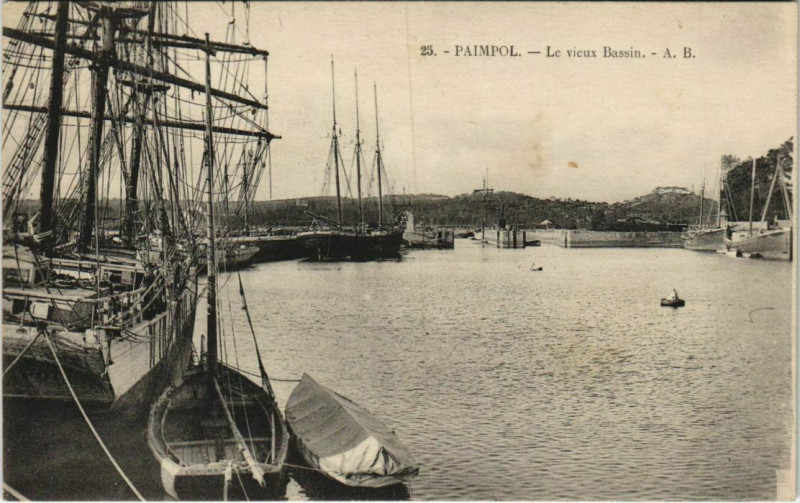 Carte postale ancienne Paimpol Le vieux Bassin France à Paimpol