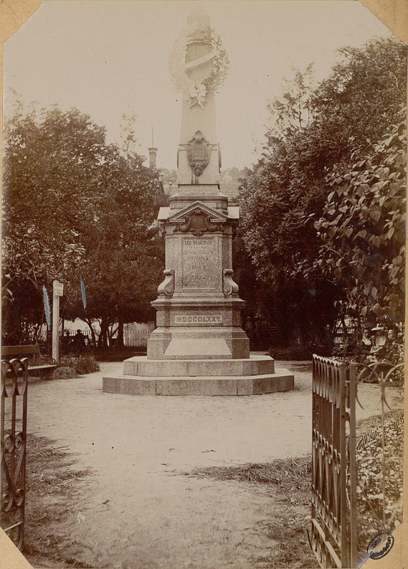 Carte postale ancienne Carte postale, Epinal, Monument aux morts de 1870