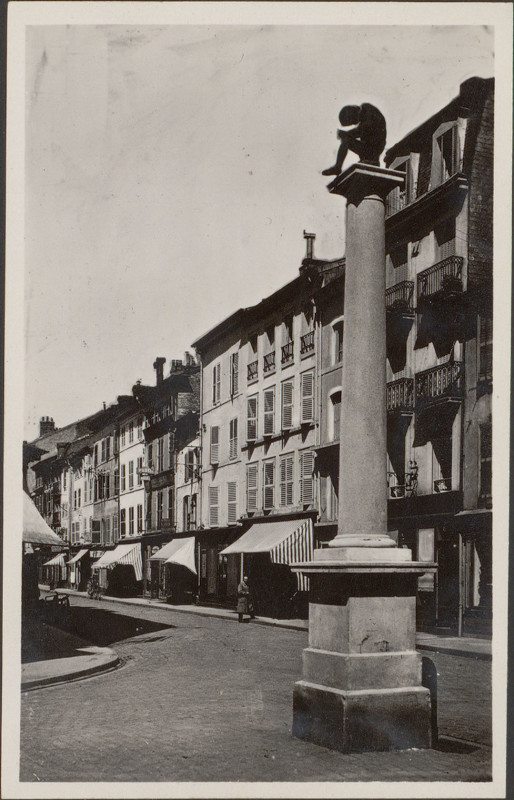 Carte postale ancienne Carte postale, Epinal, Statue de Pinau