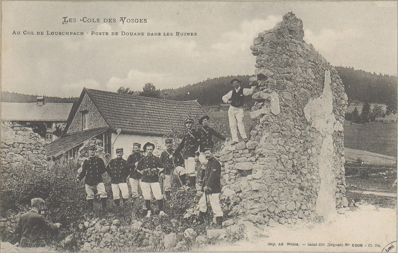 Carte postale ancienne Carte postale, Au Col de Louschpach, Poste de douane dans les ruines