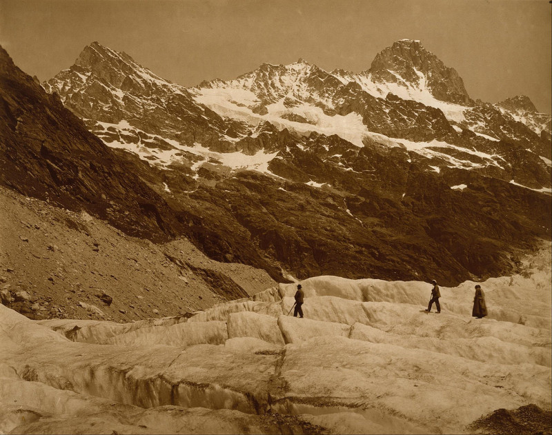 Carte postale ancienne Adolphe Braun - Alpine Landscape, Three Hikers on a Glacier - Google Art Project