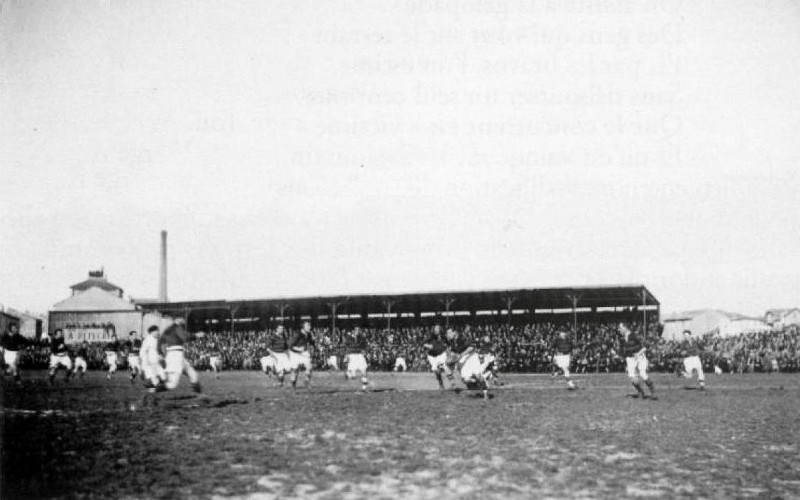 Carte postale ancienne 1919, la tribune d'honneur du stade des Ponts-Jumeaux avant réfection (Stade toulousain)