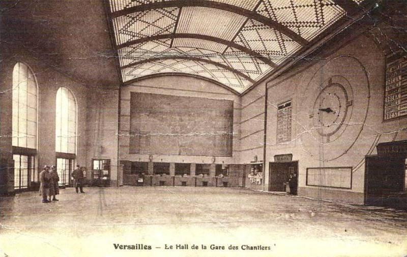 Carte postale ancienne Gare de Versailles Chantiers le hall
