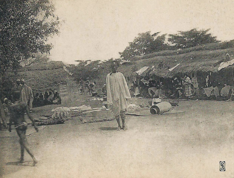 Carte postale ancienne Marché de Siguiri (Guinée) (cropped)