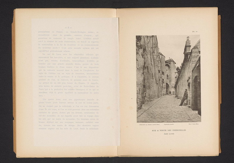 Carte postale ancienne Gezicht op de Rue des Chenizelles en de Porte des Chenizelles in Laon, Frankrijk Rue & Porte des Chenizelles (titel op object) Laon (Aisne) (serietite