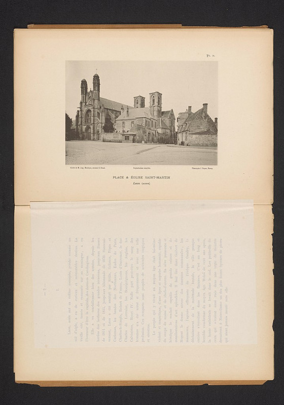Carte postale ancienne Gezicht op de Sint Martinuskerk en het Sint Martinusplein in Laon, Frankrijk Place & Eglise Saint-Martin (titel op object) Laon (Aisne) (serietitel op