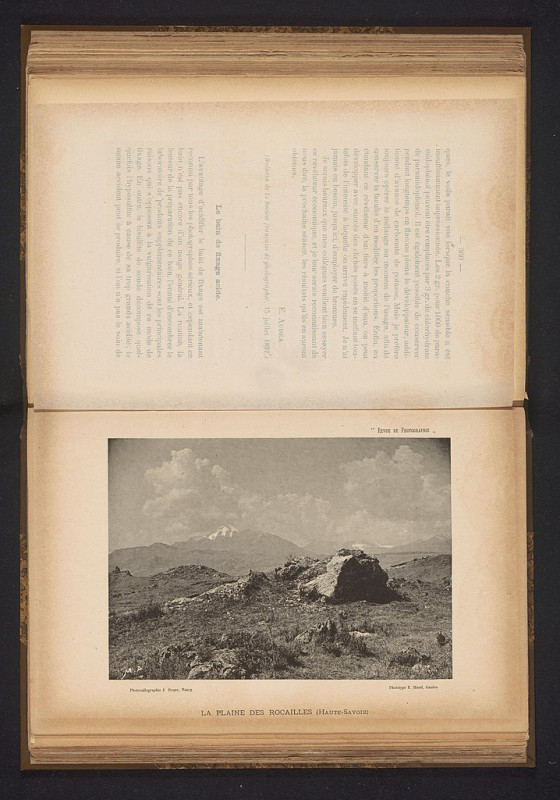 Carte postale ancienne Gezicht op een landschap met op de achtergrond een gebergte met besneeuwde toppen, Rp-F-2001-7-1103A-13