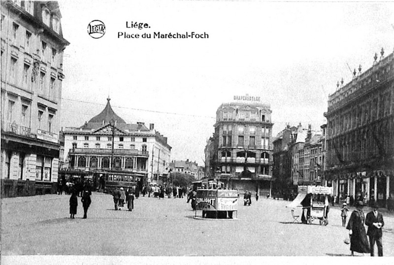 Carte postale ancienne Pl foch 0006